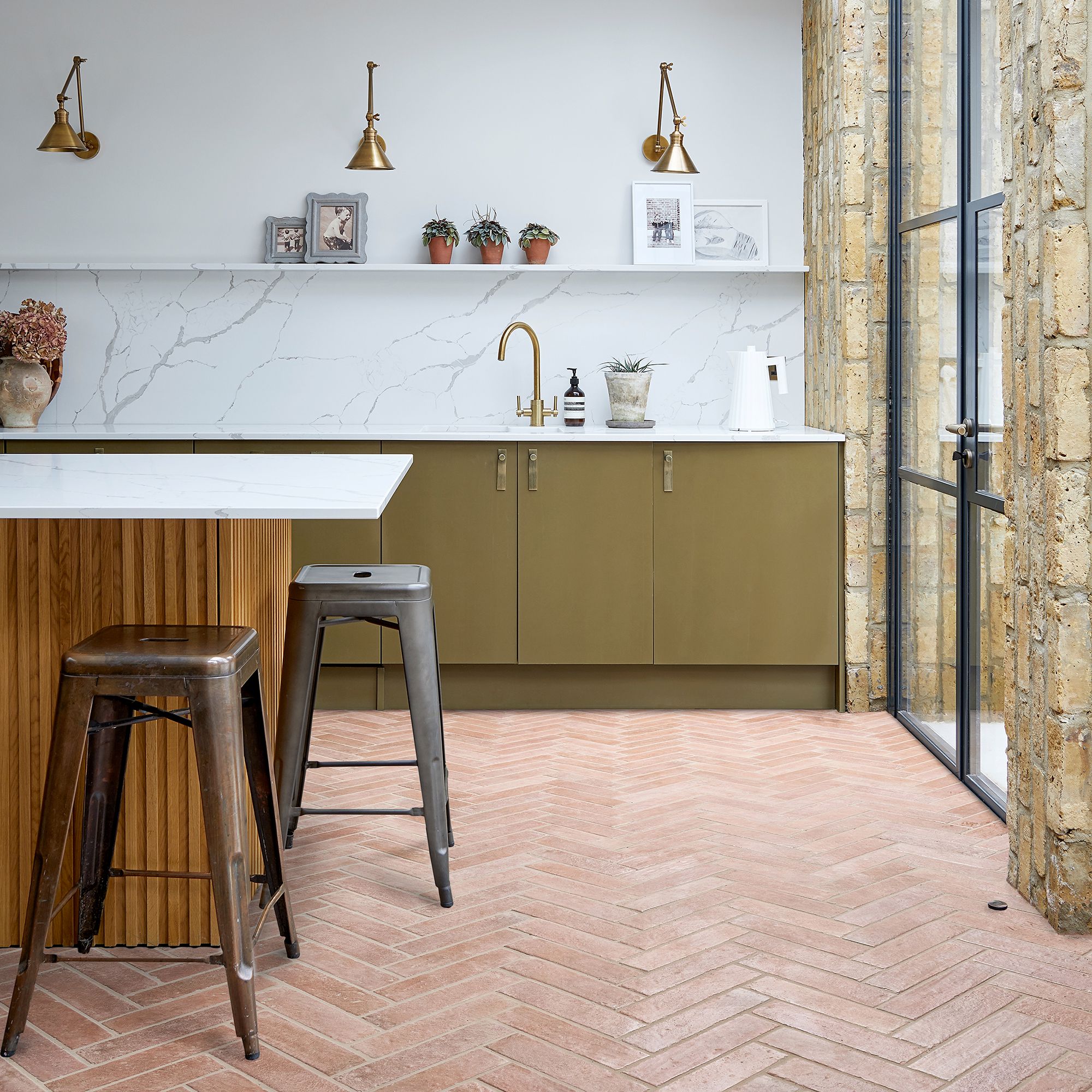 Modern Kitchen With Terracotta Floor Tiles - Case Mate Upgrade